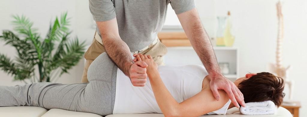 best-chiropractor-in-seattle-stretching-patient